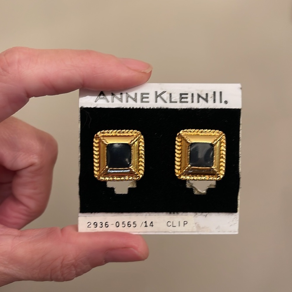 Vintage Anne Klein II Square Enamel Clip Earrings - Picture 13 of 13